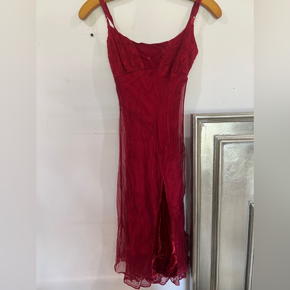 VINTAGE RED DRESS